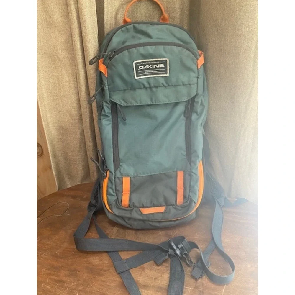 Dakine Syncline 12L S19 Hydration Backpack Green Orange Mountain Bike Trail Bag